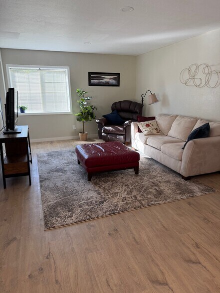 Building Photo - 1303 Highcrest Dr