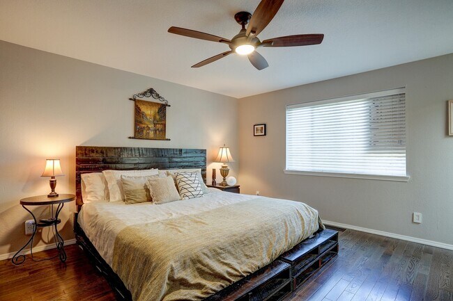 Master Bedroom - 1086 NE Locksley Dr