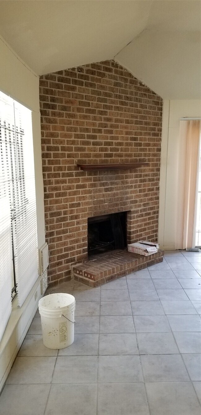 Building Photo - 10822 Lynbrook Dr