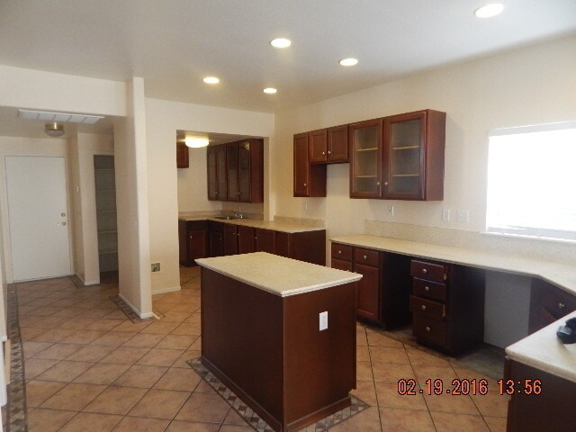 Building Photo - 3015 Briarhaven Ln