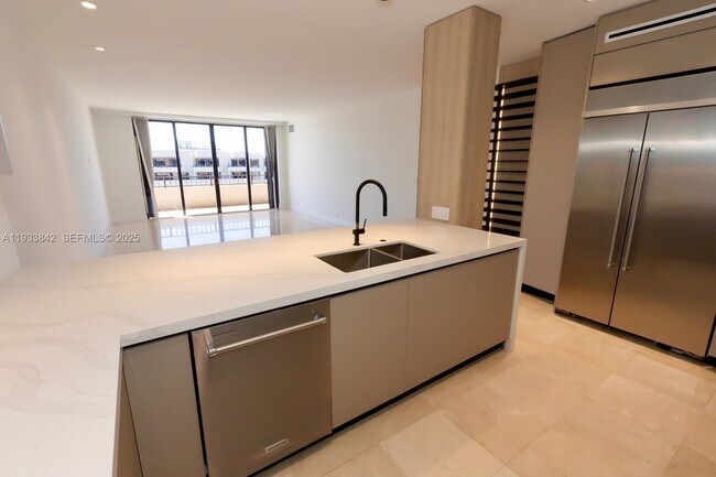 Building Photo - 251 Crandon Blvd