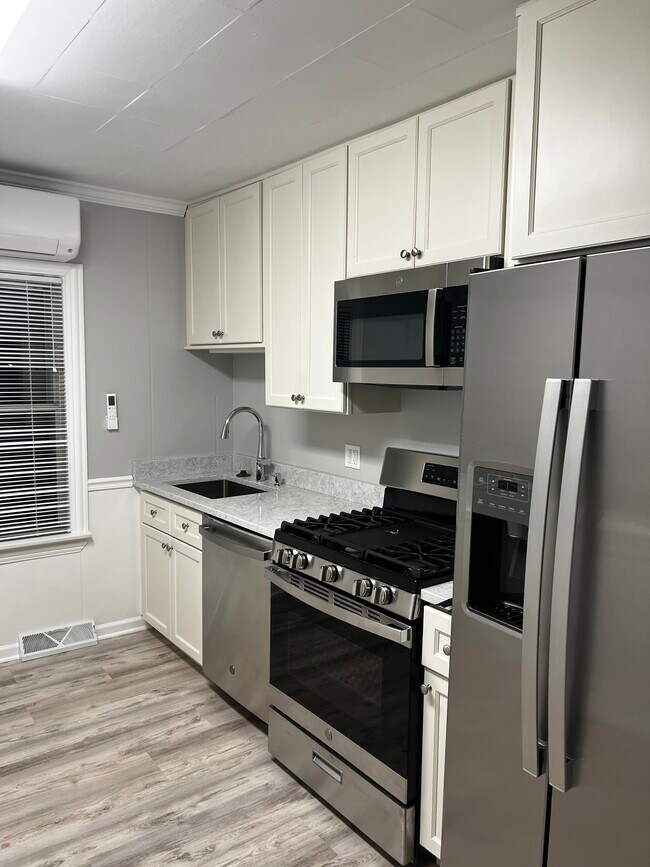 Building Photo - 163 Eagle Point Rd