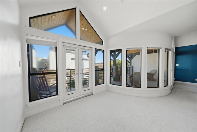 Building Photo - 1628 Van Buren St