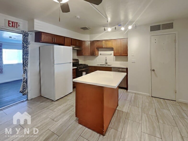 Building Photo - 1426 W 7th Ave