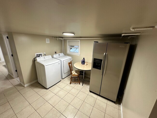 Building Photo - 124 N Portland Ave