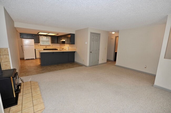 Building Photo - 2 bed 2 bath Hayden rancher duplex