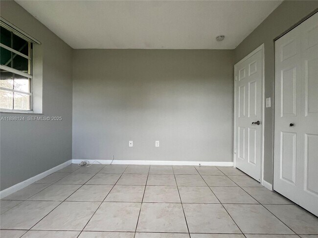 Building Photo - 5150 Lake Loop Rd