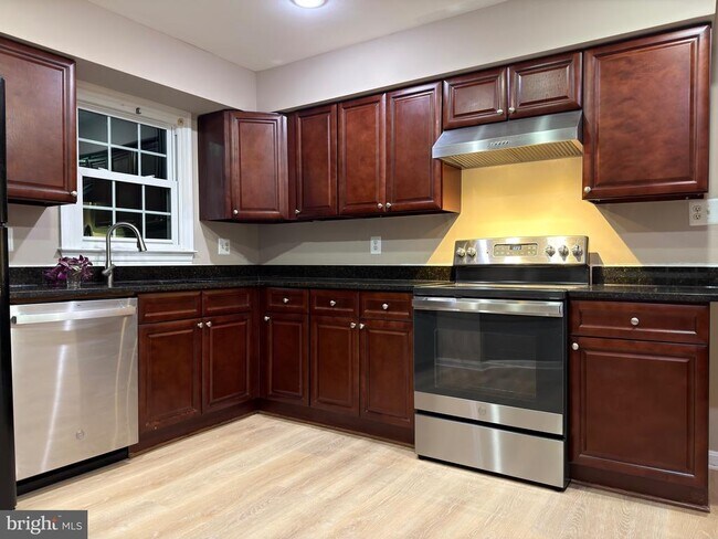 Building Photo - 7684 Green Garland Dr