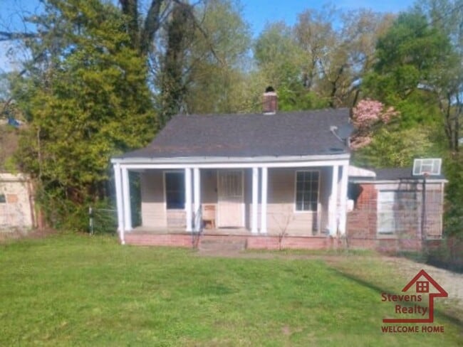 Primary Photo - 136 Cedarwood Ln