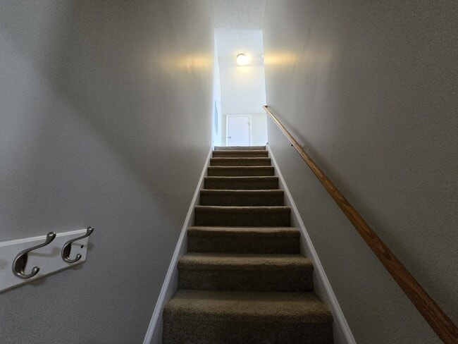 Building Photo - Grays Creek 4 Bedroom, 2 Bath with 2 Car G...