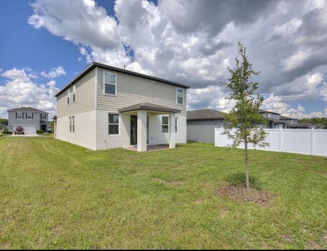 Building Photo - 4/2.5 with fenced yard