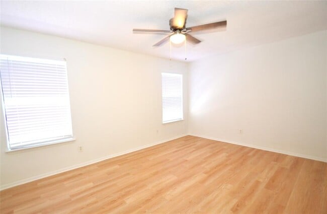 Building Photo - 1202 Southport Dr