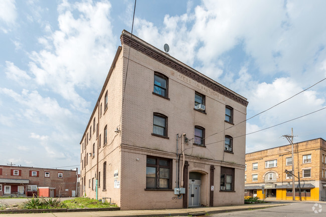 Building Photo - 150 Pitt St