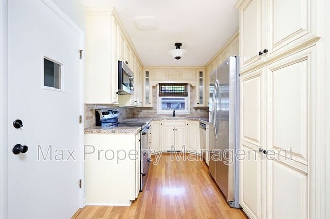Building Photo - 7217 Maple Dr