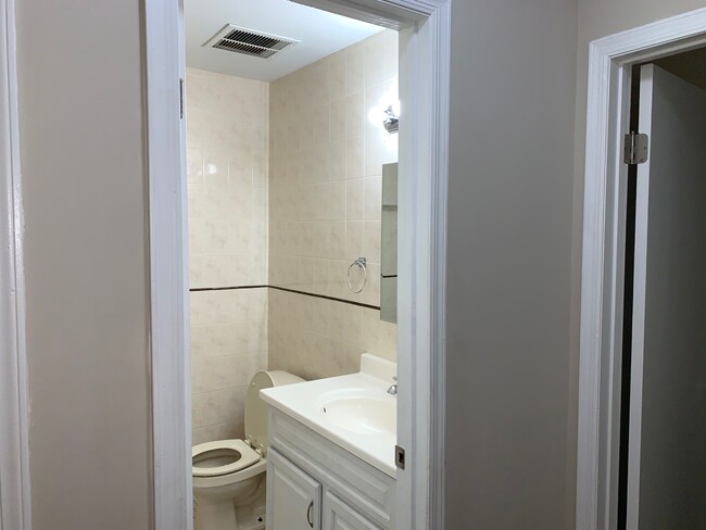 Building Photo - 1403 Green Hollow Dr