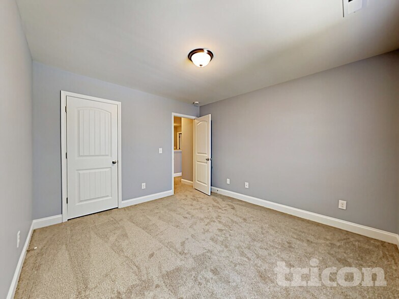 Building Photo - 163 Green Willow Dr