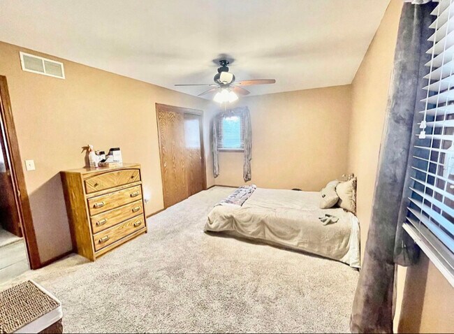 Building Photo - 5910 Thatcher Dr