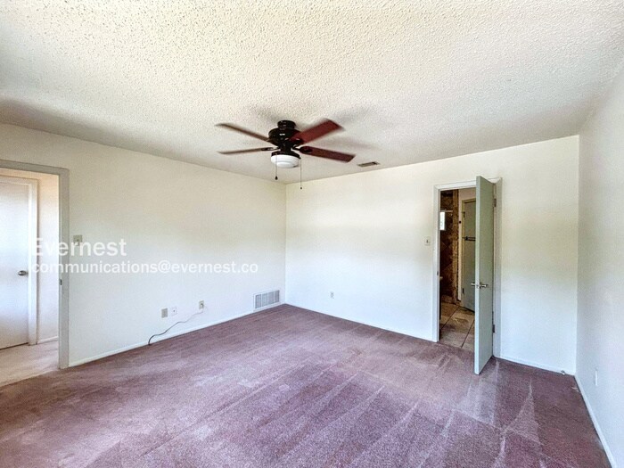 Building Photo - 8309 Wexford Dr