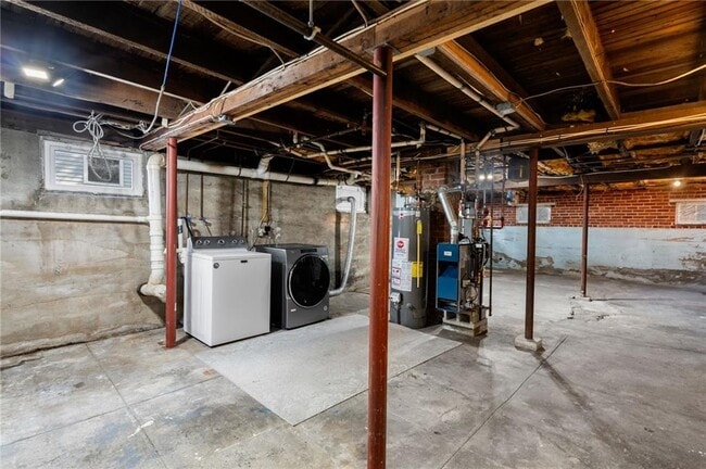 Building Photo - 83 Spring Ave