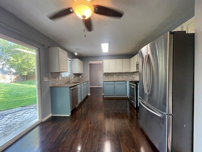 Building Photo - Home For Rent Bellevue.