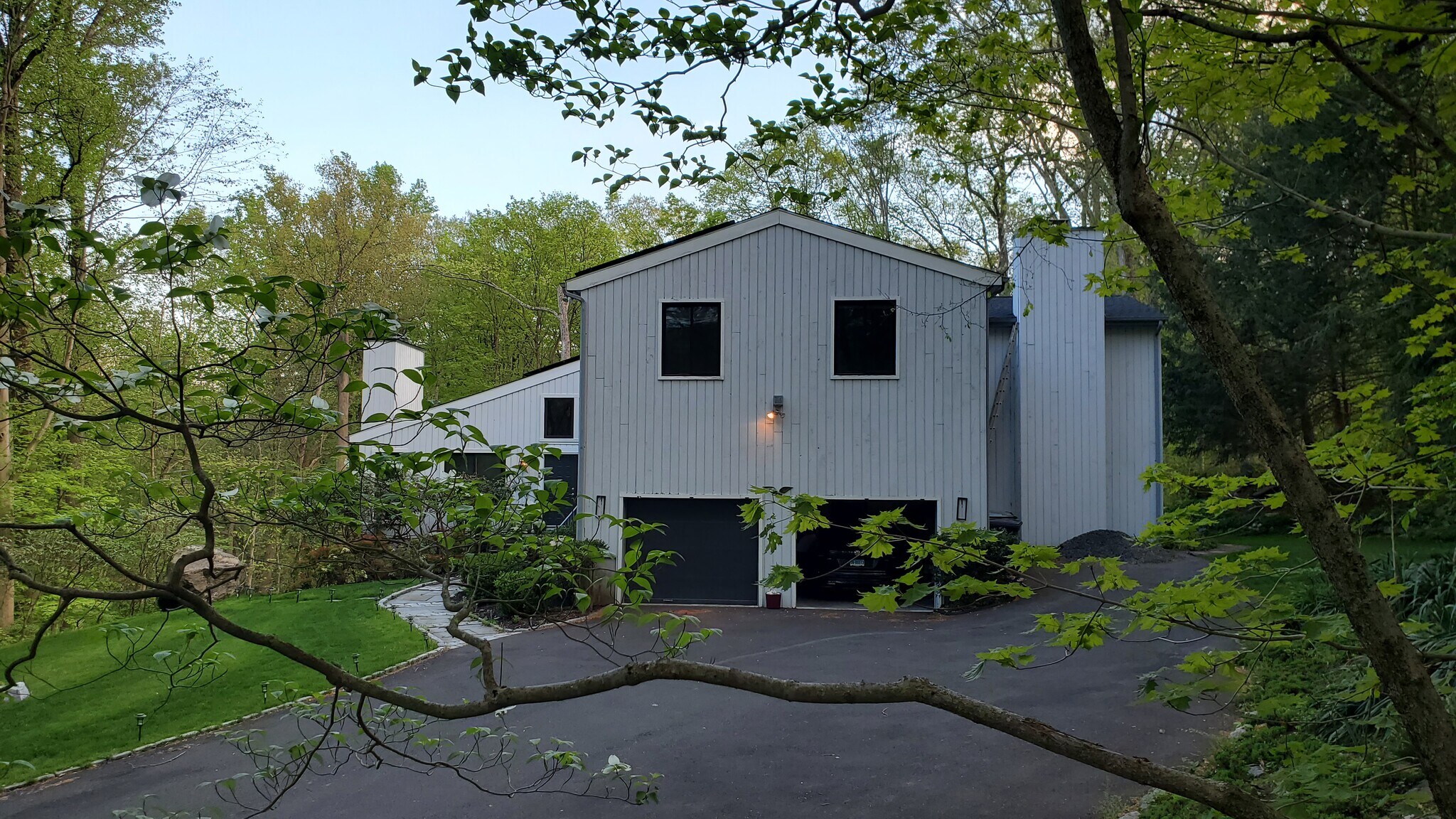 Building Photo - 5 E Ridge Rd