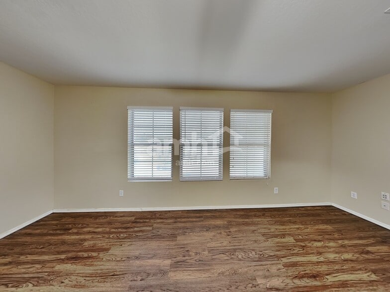 Building Photo - 3131 W Alta Vista Rd