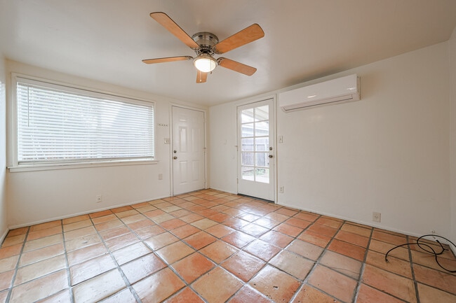 Building Photo - 1023 E Meadowbrook Ave