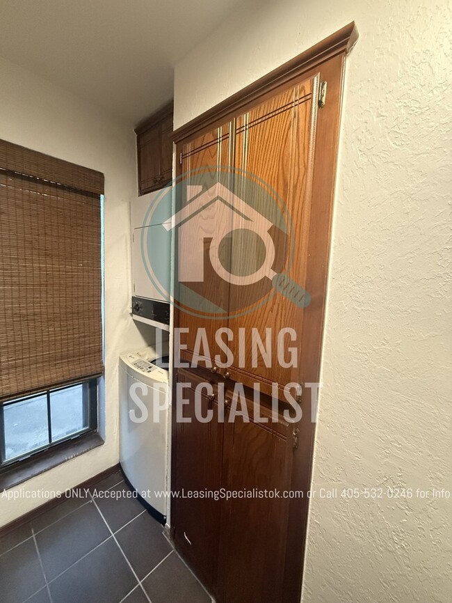 Building Photo - 2 Bed 2 Bath West Norman Townhouse!