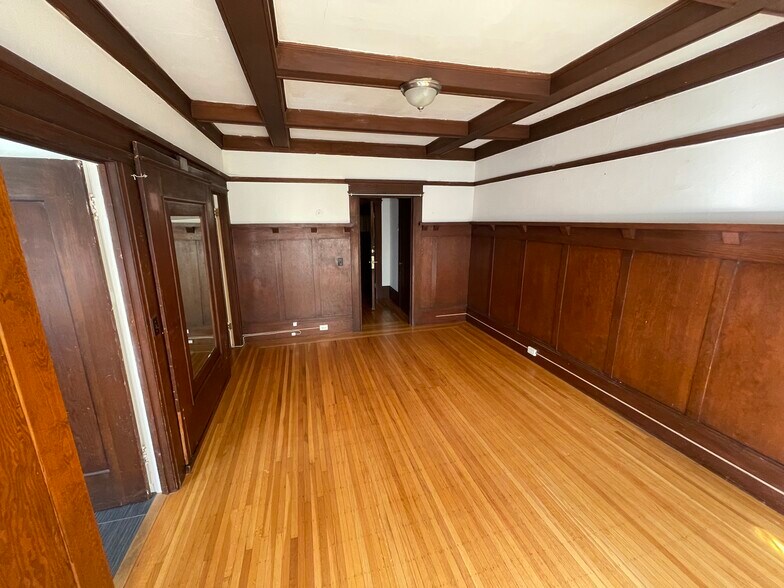Building Photo - 2523 Ridge Rd