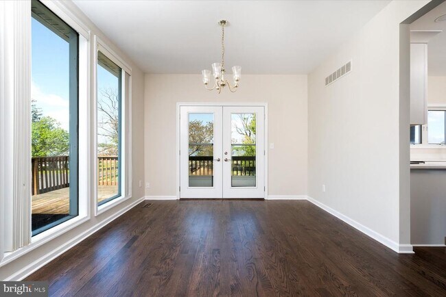 Building Photo - 1100 Paca Dr