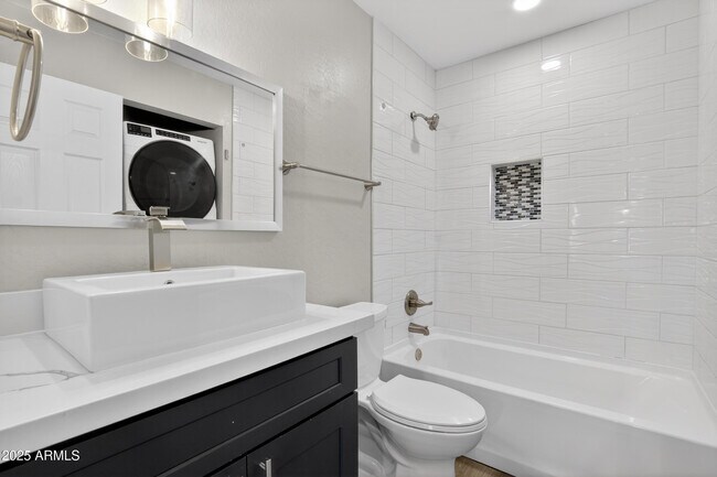 Building Photo - 1110 N 10th St