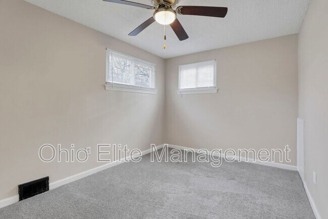 Building Photo - 898 Racine Ave