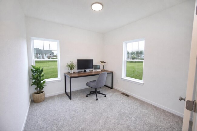 Building Photo - 2009 Savannah Dr