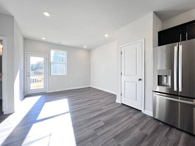 Building Photo - 1988 Rosedale Rdg Ave