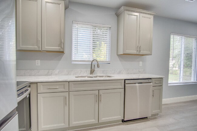 Building Photo - Updated 2BR/2BA Home Near Cordova Mall – Modern Updates & Convenient Location