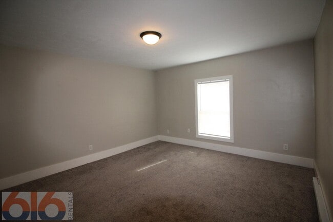 Building Photo - 819 Douglas St NW