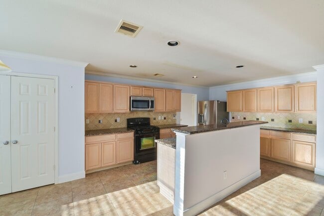 Building Photo - 15811 Vinemoss Ln