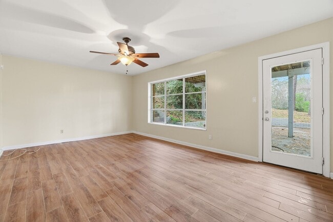 Building Photo - Renovated Home in the Heart of Brookhaven