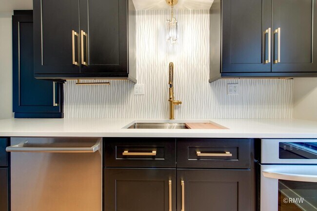 Building Photo - 724 Briar Hill Ln