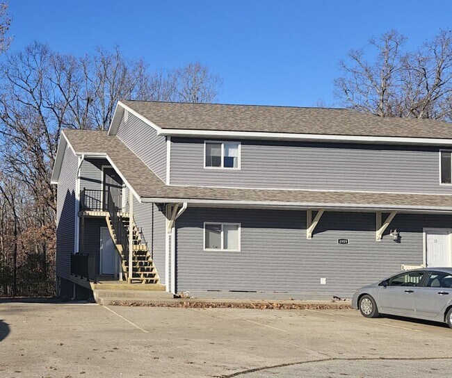 Building Photo - Renovated 2 Bedroom Apartment in Lake Ozark