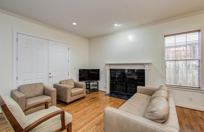 Building Photo - 6855 Bellgreen Dr