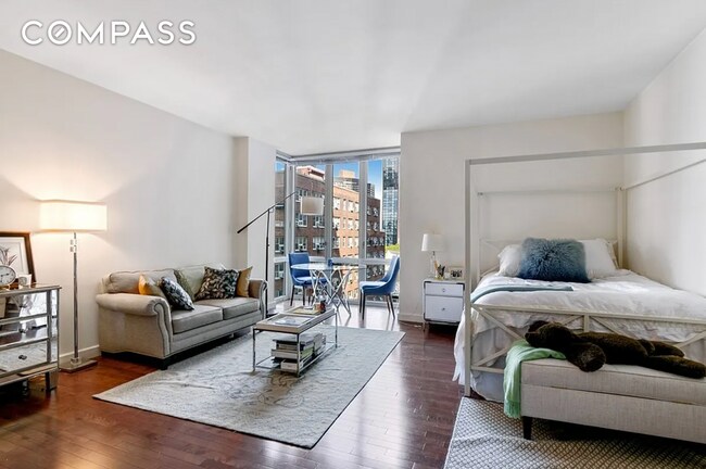 Building Photo - 225 E 34th St