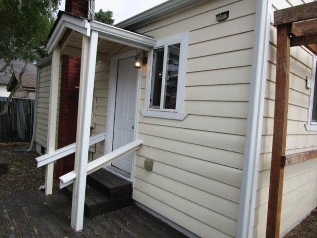 Building Photo - 2 Bedroom, 1 Bathroom Tacoma Home