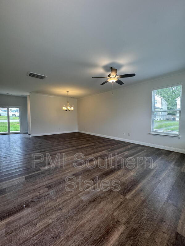 Building Photo - 200 Clarus Crk Way