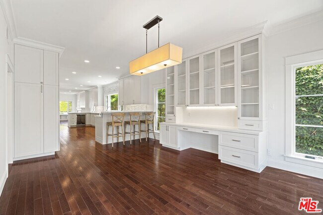 Building Photo - 2347 Parnell Ave
