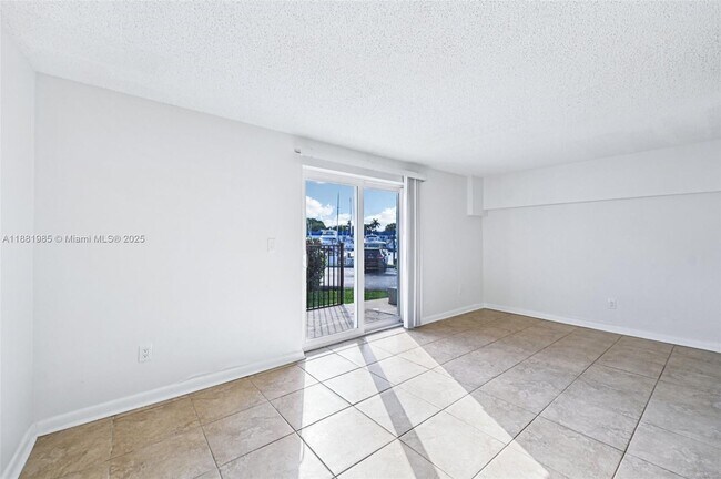 Building Photo - 311 Gulfstream Rd