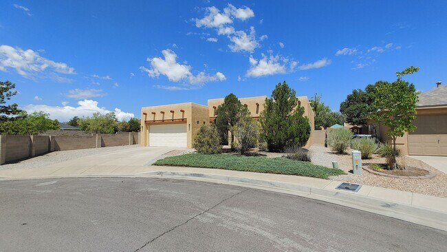 Building Photo - 7123 Luz De La Luna Pl NW