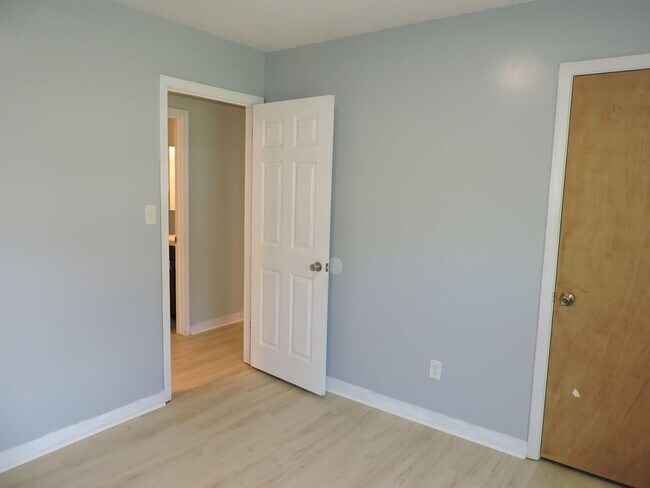 Building Photo - Easy access to Whiting Field!