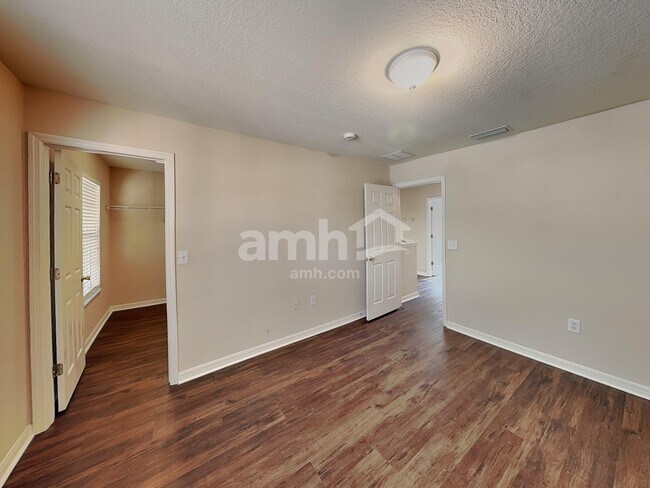 Building Photo - 11114 Creek Haven Dr