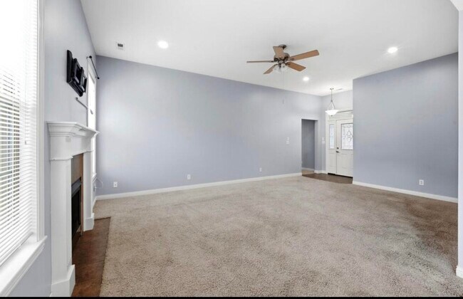 Building Photo - 5805 Mahon Dr